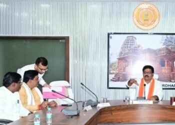 उप मुख्यमंत्री श्री विजय शर्मा ने कबीरधाम के गौसेवकों एवं अधिकारियों की ली बैठक