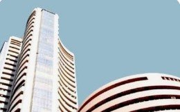 शेयर बाजार में आज भारी गिरावट, सेंसेक्स 900 अंक फिसला, जानें क्या है वजह